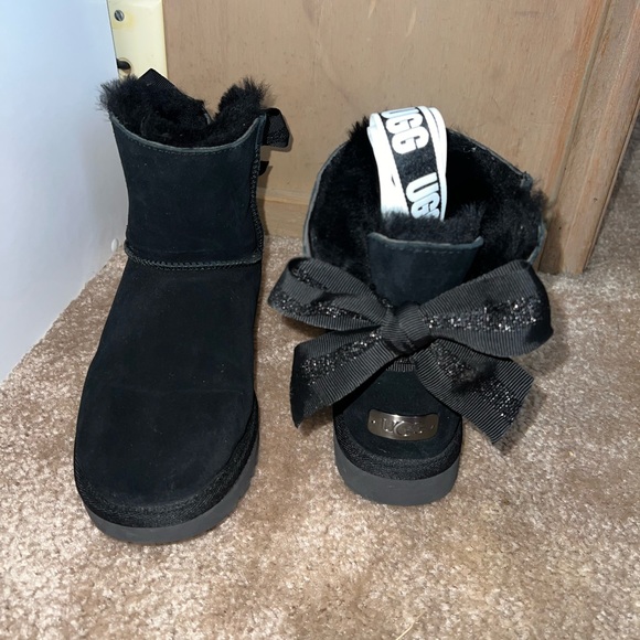 Uggs black boots - Picture 2 of 5